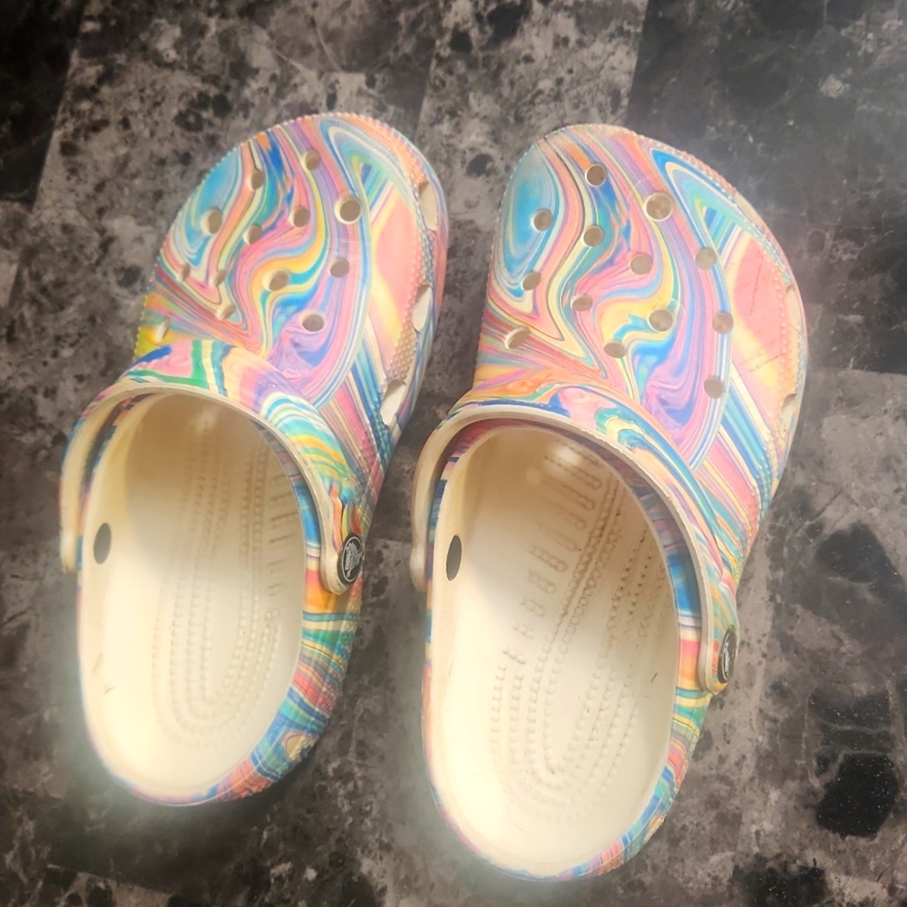 Kids Crocs sz 2